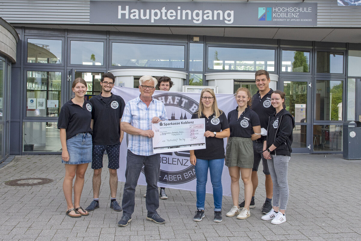 Studierende Des Bauingenieurwesens Der Hochschule Koblenz Spenden An ...