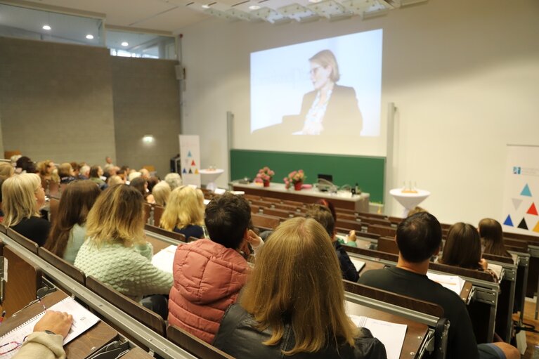 Grußwort von Dr. Stefanie Hubig