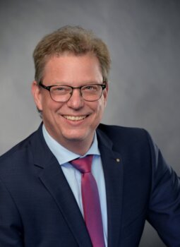 Prof. Dr. Elmar Bräkling